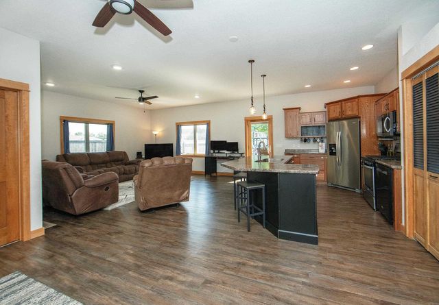 812 4th Street, Parkersburg, IA 50665