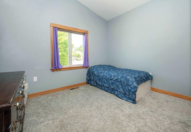 812 4th Street, Parkersburg, IA 50665