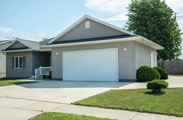 812 4th Street, Parkersburg, IA 50665