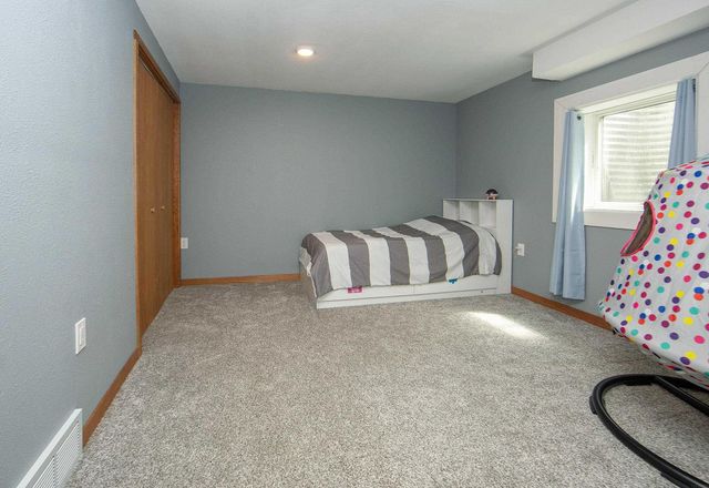 812 4th Street, Parkersburg, IA 50665