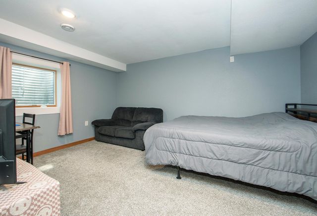 812 4th Street, Parkersburg, IA 50665