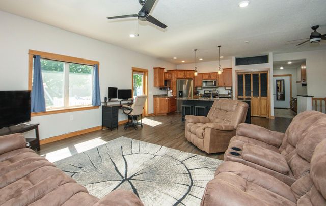 812 4th Street, Parkersburg, IA 50665