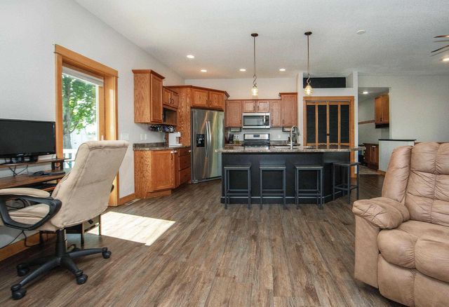 812 4th Street, Parkersburg, IA 50665