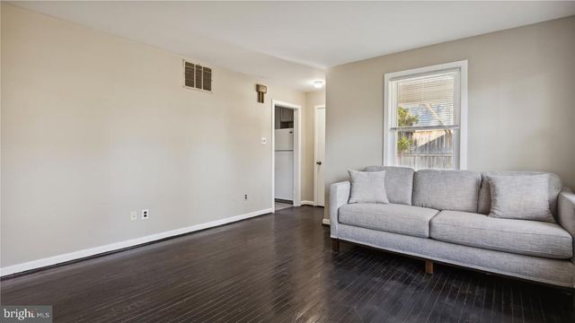 1123 PARRISH DR, Rockville, MD 20851