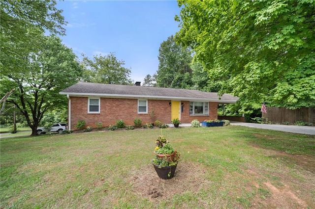 2136 Shacktown Road, Yadkinville, NC 27055