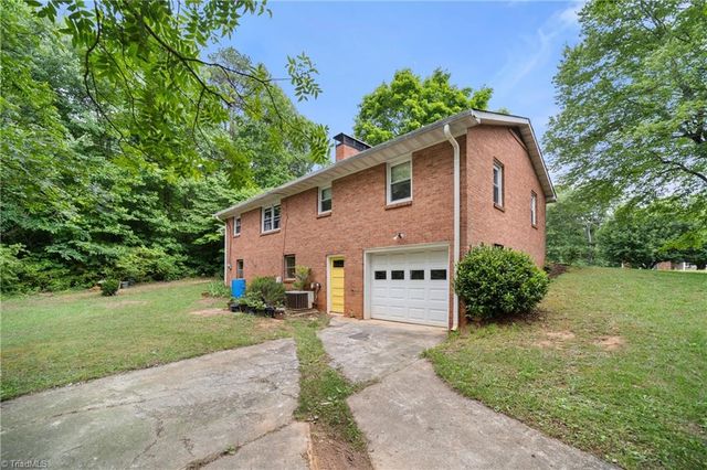 2136 Shacktown Road, Yadkinville, NC 27055