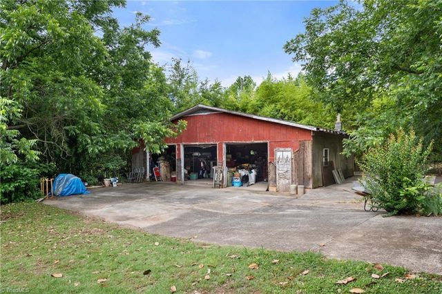 2136 Shacktown Road, Yadkinville, NC 27055
