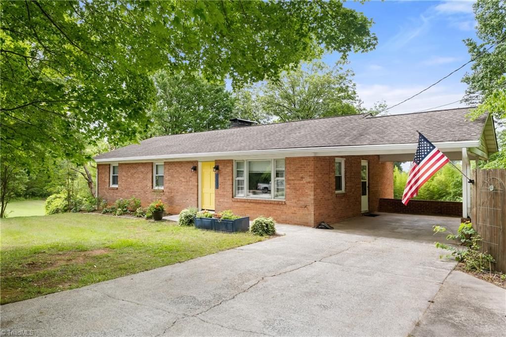 2136 Shacktown Road, Yadkinville, NC 27055