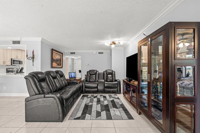 11262 Green Lake Drive 204, Boynton Beach, FL 33437