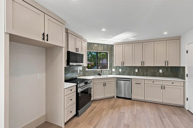 819 Lovingham Drive, Arlington, TX 76017