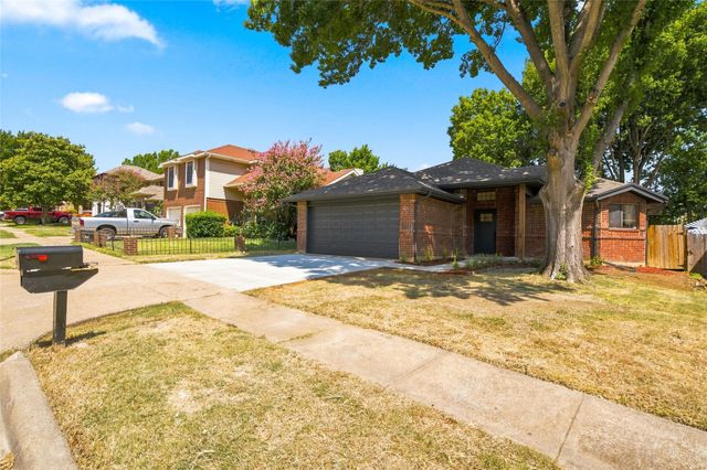 819 Lovingham Drive, Arlington, TX 76017