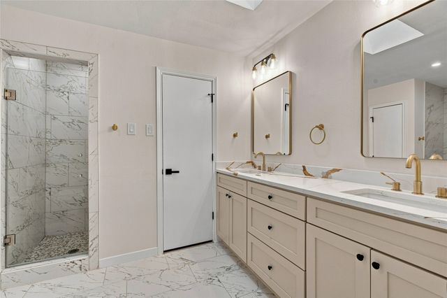819 Lovingham Drive, Arlington, TX 76017