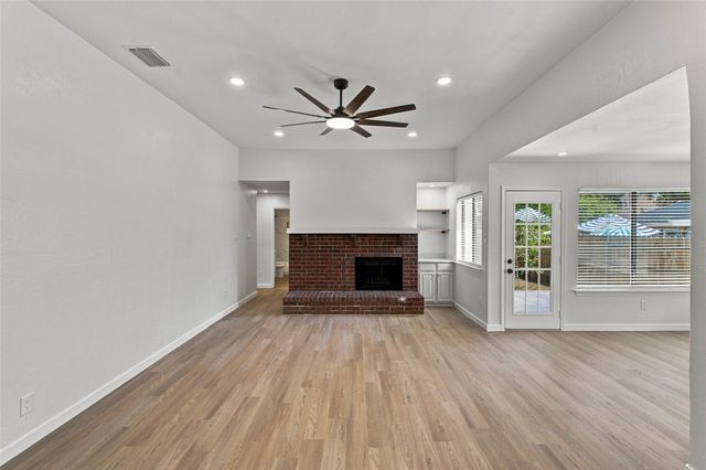819 Lovingham Drive, Arlington, TX 76017