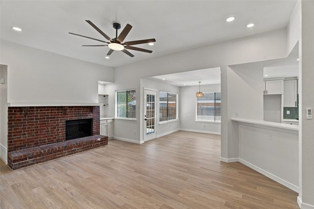 819 Lovingham Drive, Arlington, TX 76017
