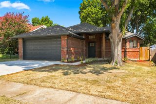 819 Lovingham Drive, Arlington, TX 76017