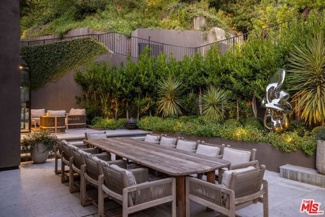 11968 Brentridge Drive, Los Angeles, CA 90049