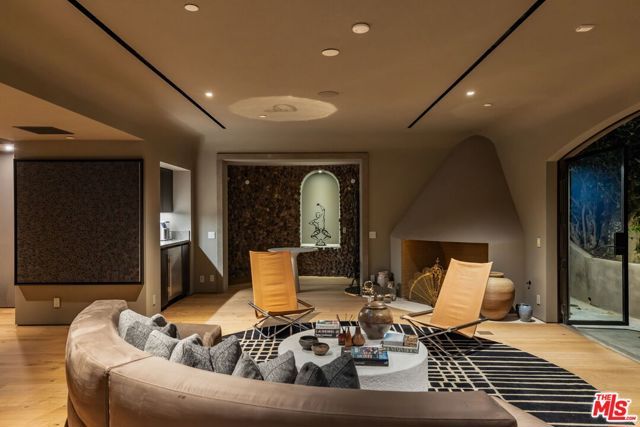 11968 Brentridge Drive, Los Angeles, CA 90049