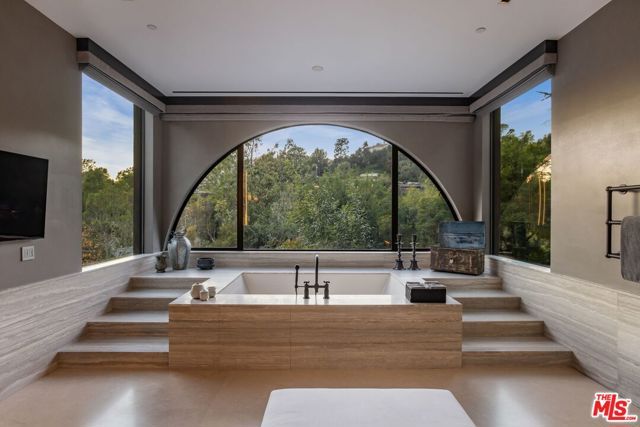 11968 Brentridge Drive, Los Angeles, CA 90049