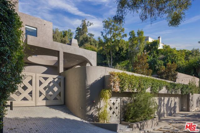 11968 Brentridge Drive, Los Angeles, CA 90049