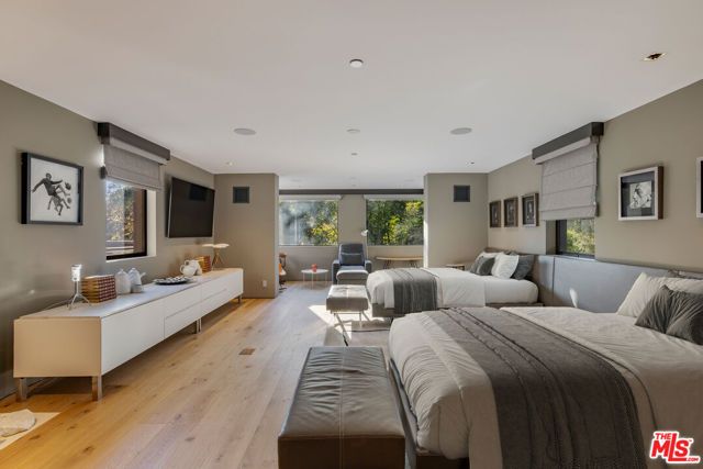 11968 Brentridge Drive, Los Angeles, CA 90049