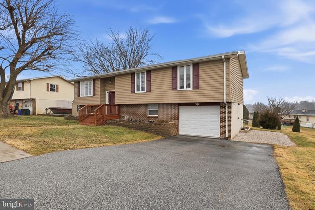 107 MAPLEWOOD DR, Dover, PA 17315