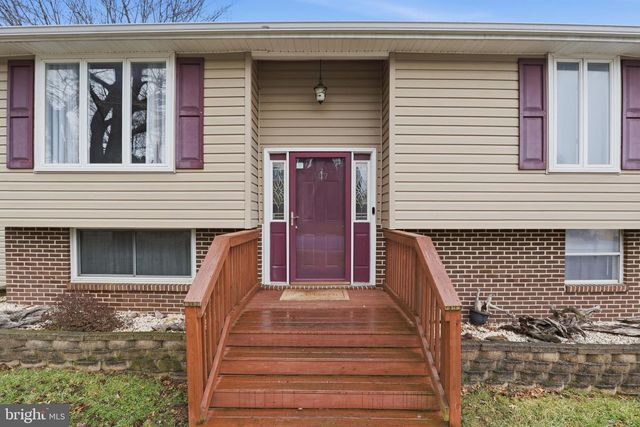 107 MAPLEWOOD DR, Dover, PA 17315