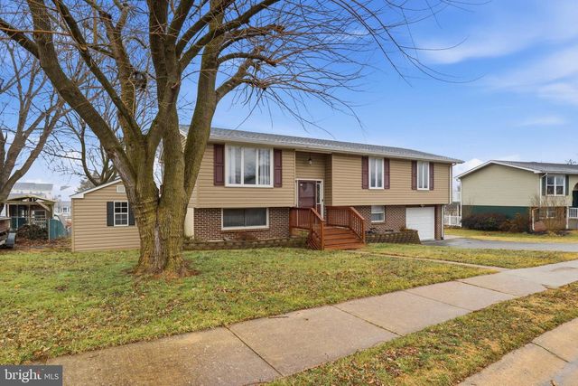 107 MAPLEWOOD DR, Dover, PA 17315