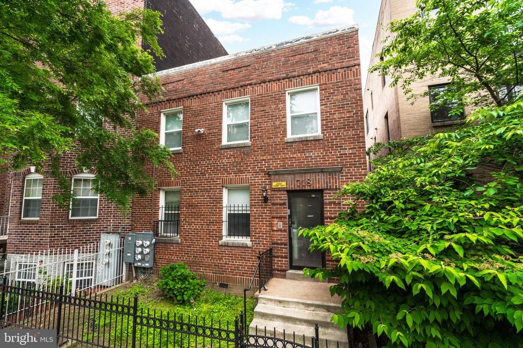 718 LAMONT ST NW, Washington, DC 20010