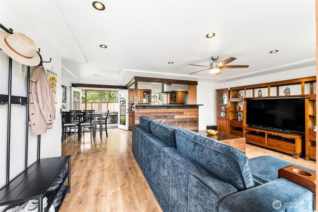 10402 Douglas Drive SW, Lakewood, WA 98499
