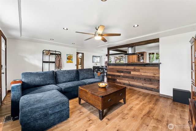 10402 Douglas Drive SW, Lakewood, WA 98499