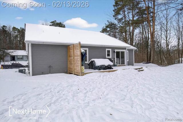 715 Glen Oak Drive, Manchester, MI 48158