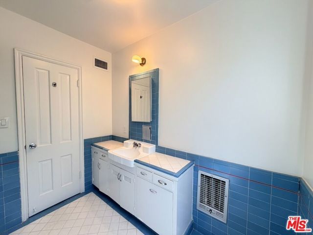 951 Masselin Avenue, Los Angeles, CA 90036