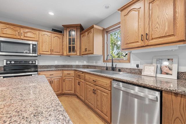 2804 Shagbark DRIVE, Kewaskum, WI 53040