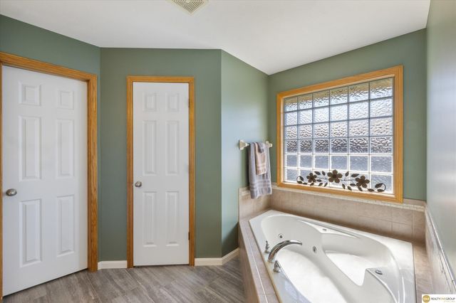17002 Grant Street, Elkhorn, NE 68116