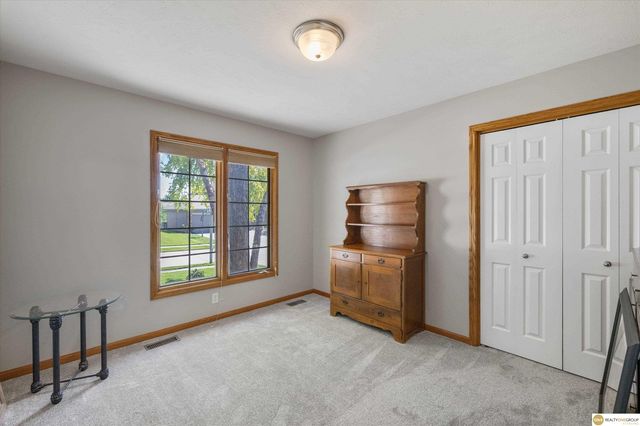 17002 Grant Street, Elkhorn, NE 68116