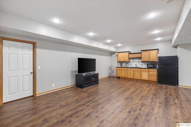 17002 Grant Street, Elkhorn, NE 68116