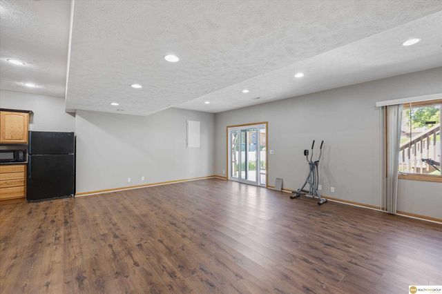 17002 Grant Street, Elkhorn, NE 68116