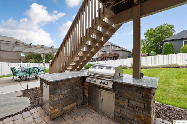 17002 Grant Street, Elkhorn, NE 68116