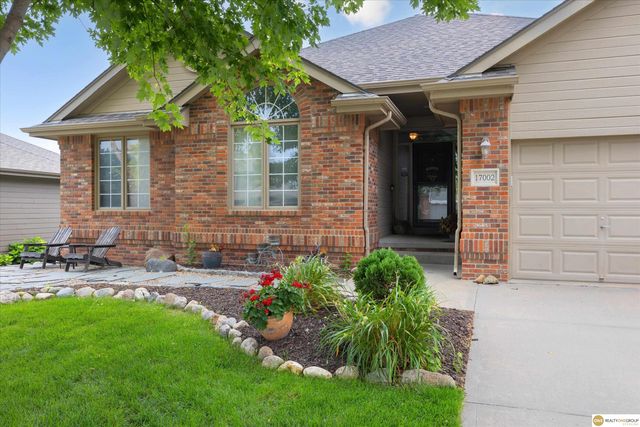 17002 Grant Street, Elkhorn, NE 68116