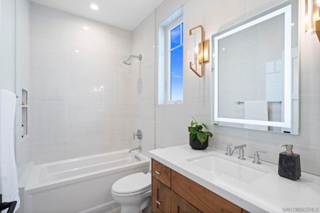466 Westbourne St, La Jolla, CA 92037