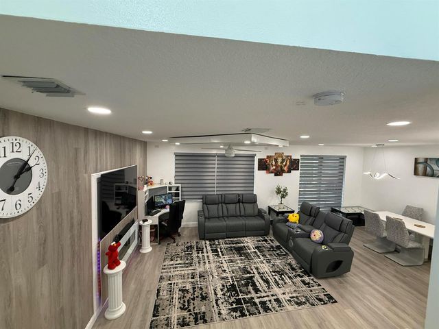 9114 VILLA PALMA Lane, West Palm Beach, FL 33418