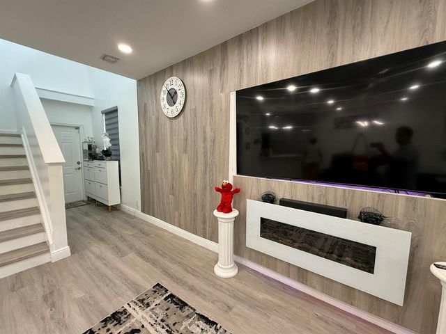 9114 VILLA PALMA Lane, West Palm Beach, FL 33418