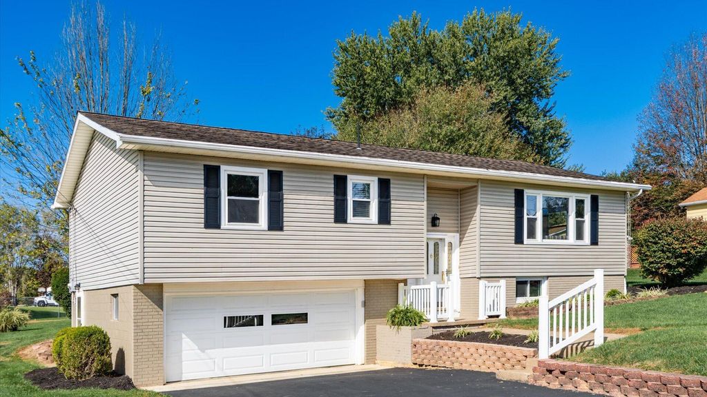 3845 Dresden Road, Zanesville, OH 43701