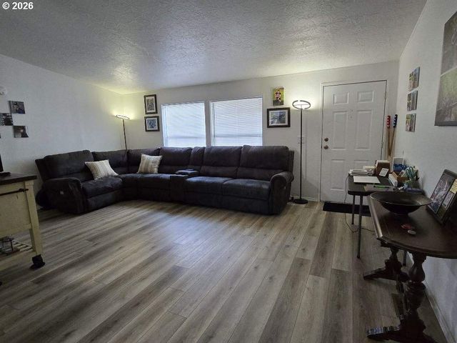 87860 TERRITORIAL Rd 66, Veneta, OR 97487