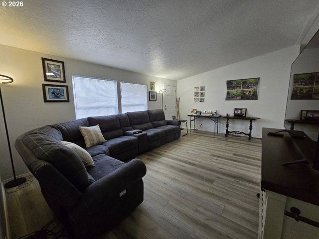 87860 TERRITORIAL Rd 66, Veneta, OR 97487