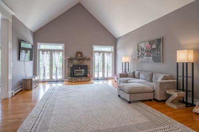 3 Foxberry Drive, New Boston, NH 03070
