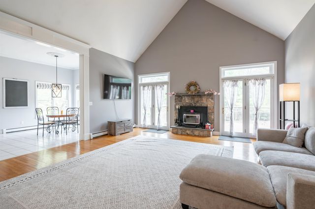 3 Foxberry Drive, New Boston, NH 03070