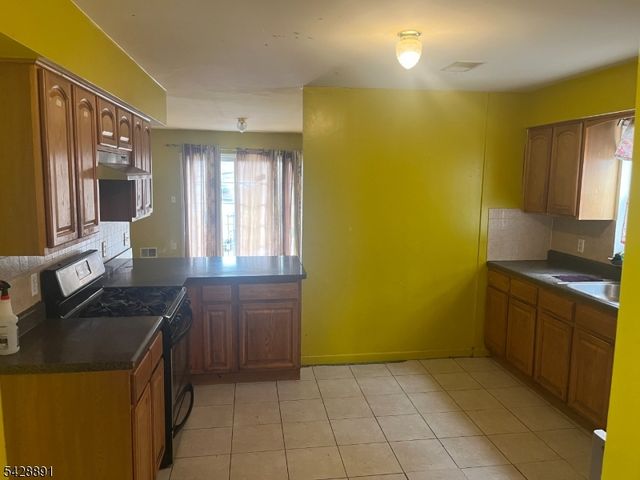 896 S 16Th St, Newark City, NJ 07108