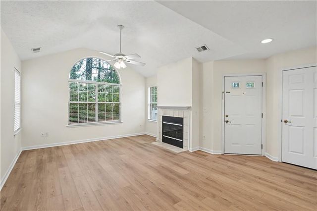 3758 NW Vineyards Lake NW Circle 8, Kennesaw, GA 30144