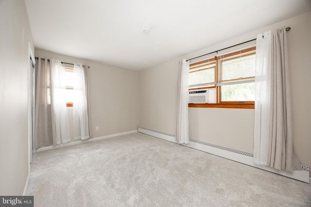 7 W CHURCH RD, Telford, PA 18969